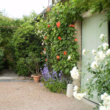 Logis Hotel Saint-Joseph Sancoins ภายนอก รูปภาพ