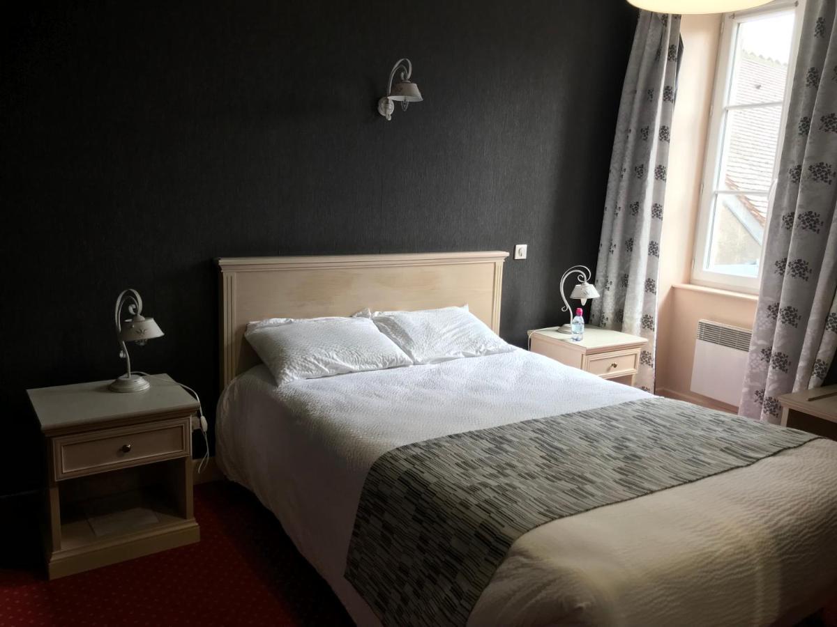 Logis Hotel Saint-Joseph Sancoins ภายนอก รูปภาพ