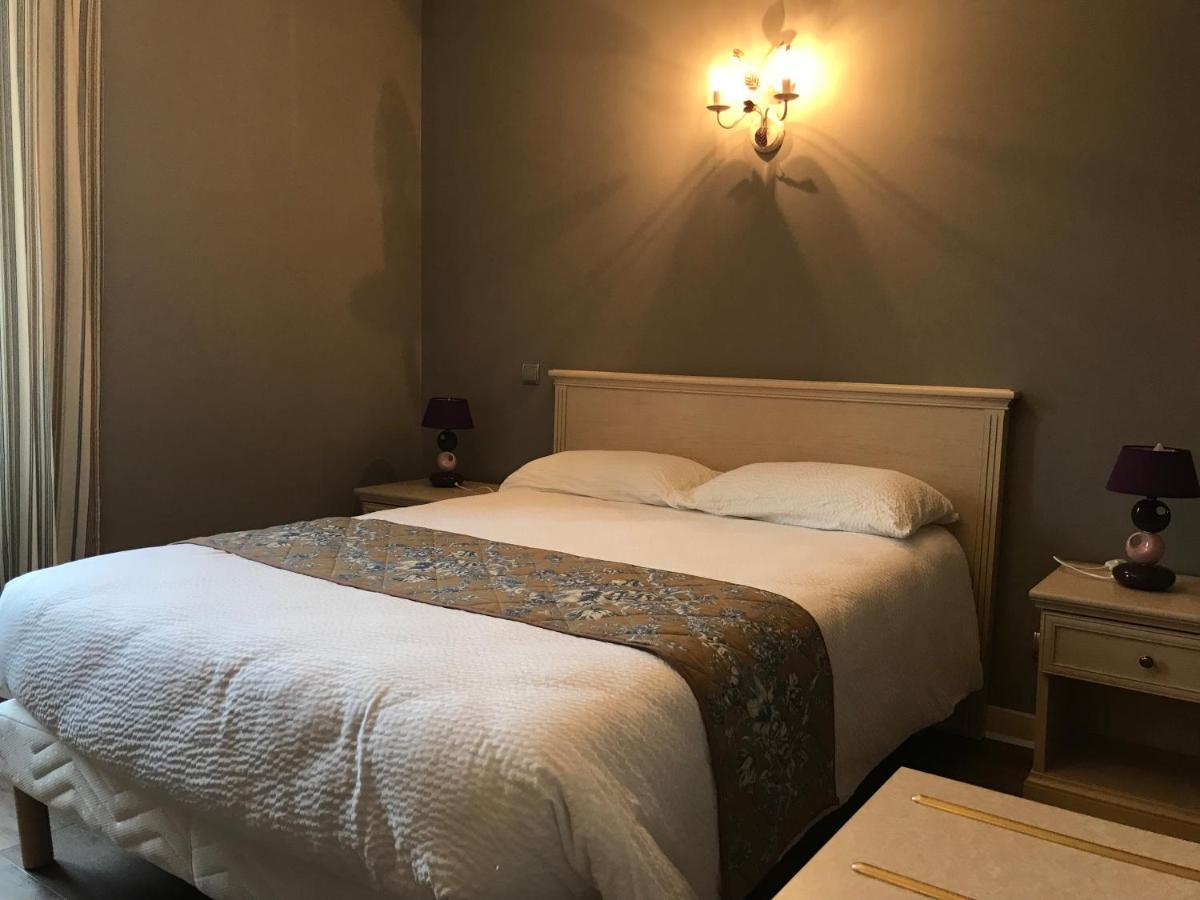 Logis Hotel Saint-Joseph Sancoins ภายนอก รูปภาพ