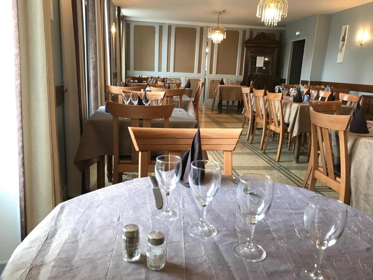 Logis Hotel Saint-Joseph Sancoins ภายนอก รูปภาพ