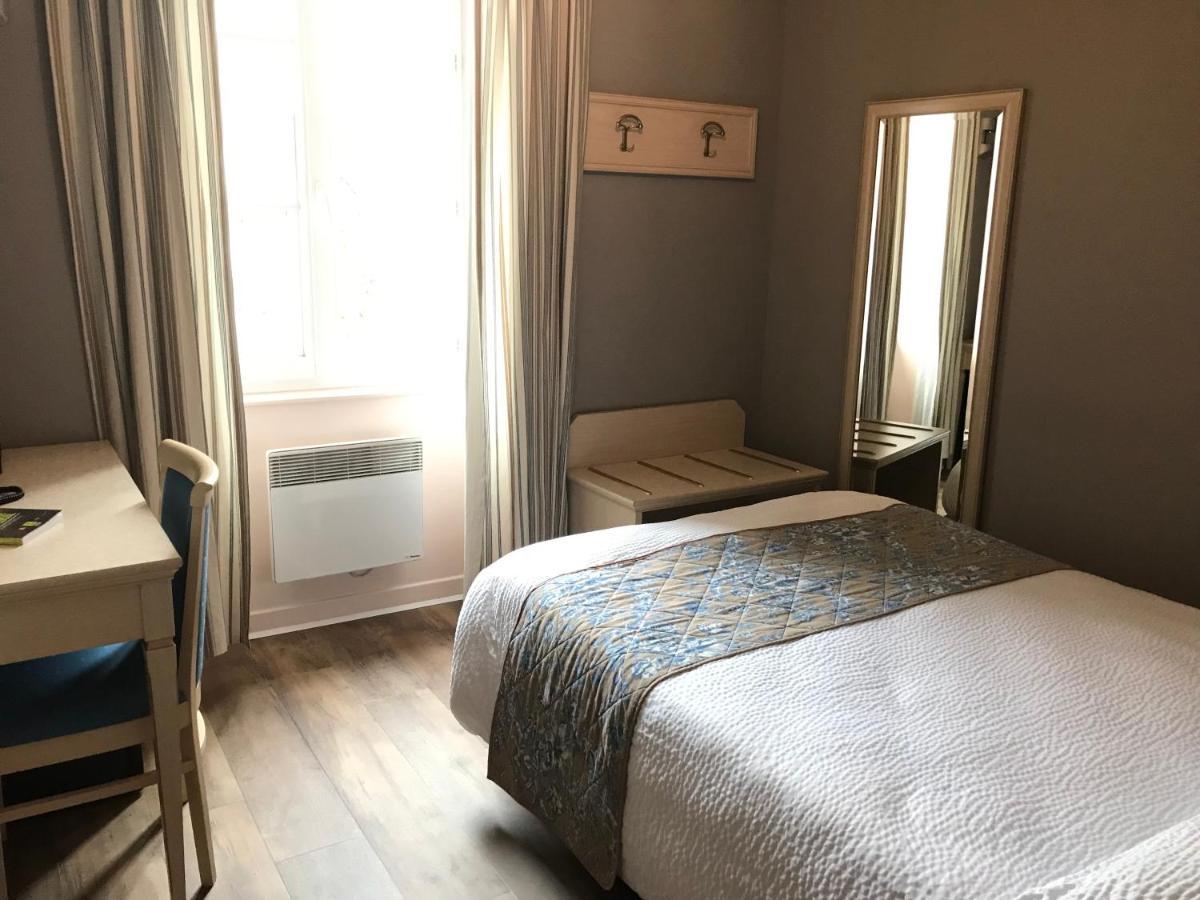 Logis Hotel Saint-Joseph Sancoins ภายนอก รูปภาพ