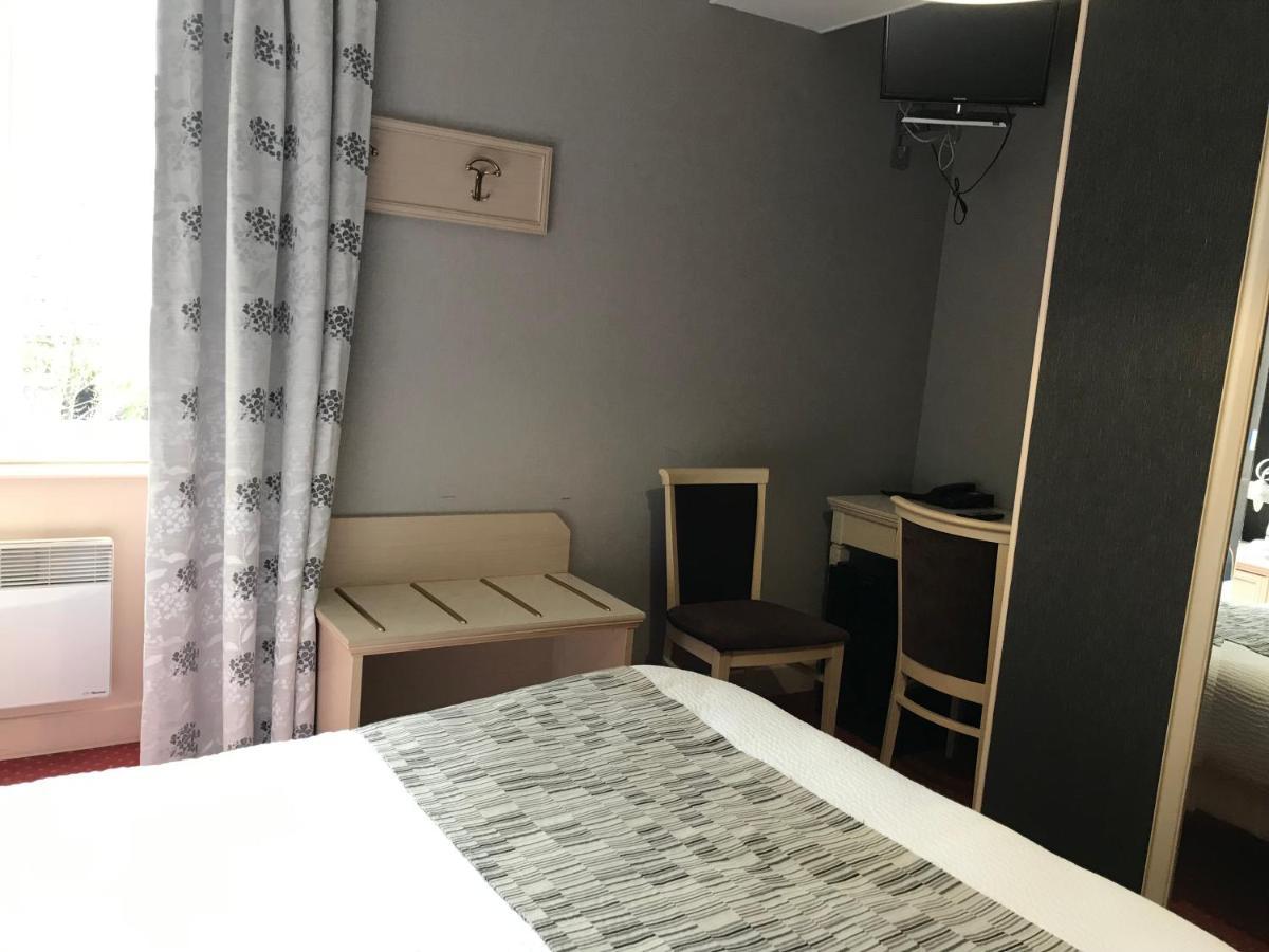 Logis Hotel Saint-Joseph Sancoins ภายนอก รูปภาพ