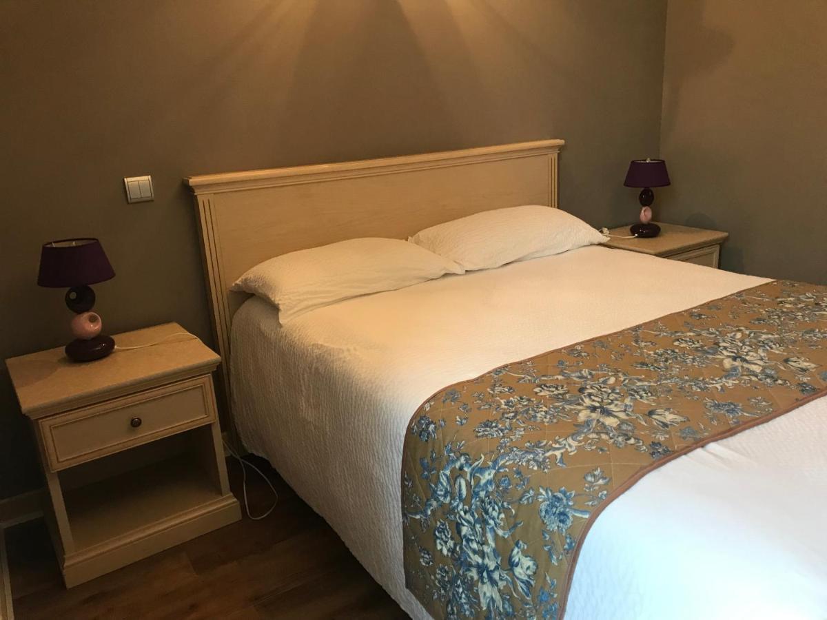 Logis Hotel Saint-Joseph Sancoins ภายนอก รูปภาพ